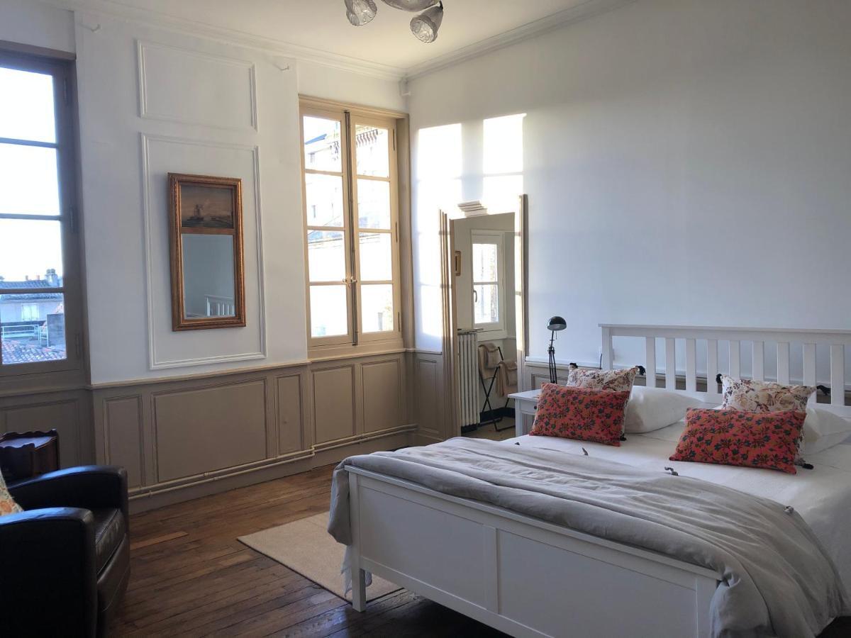 אנגולם Beautifully Renovated Rooms On Place New York מראה חיצוני תמונה